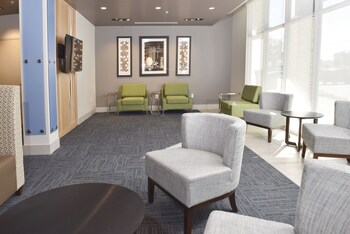 Holiday Inn Express & Suites Orlando - Lake Nona Area,Lake Hart>>Christmas,2.5 star
