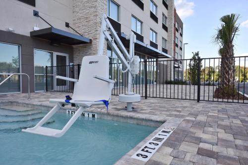 holiday inn express and suites orlando lake nona area