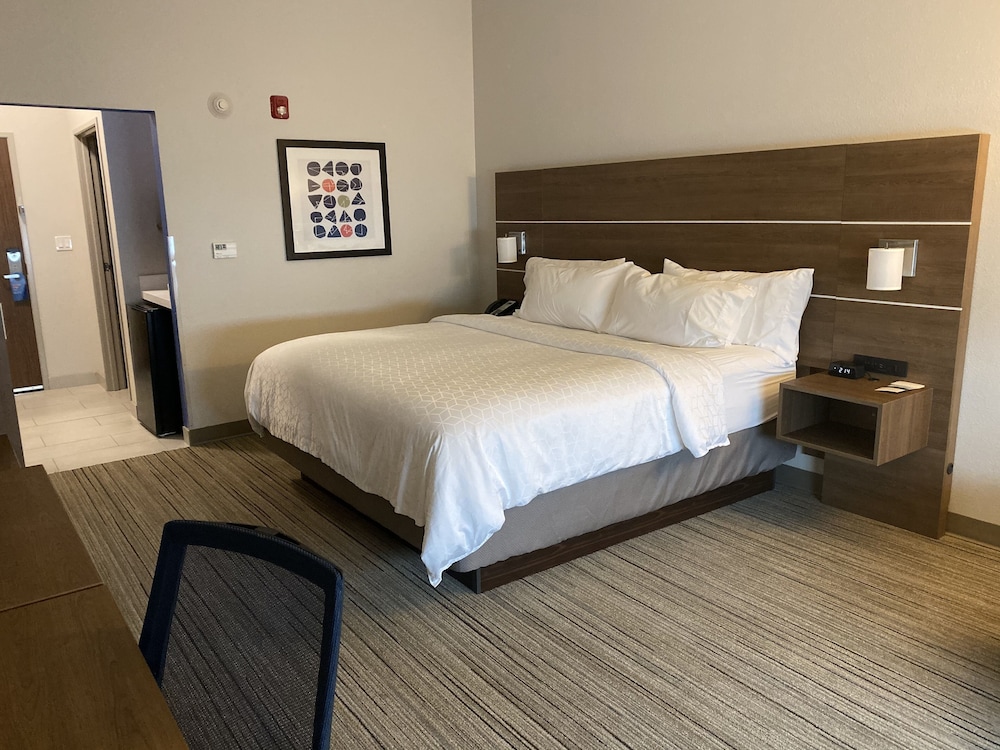 holiday inn express and suites junction an ihg hotel