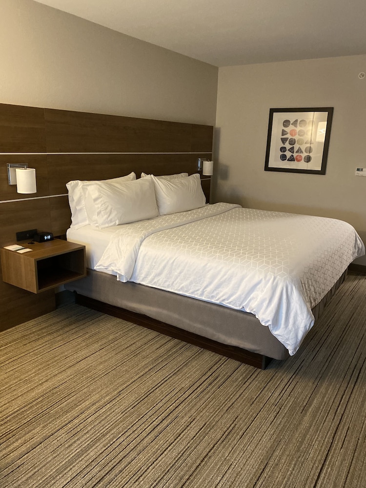 holiday inn express and suites junction an ihg hotel