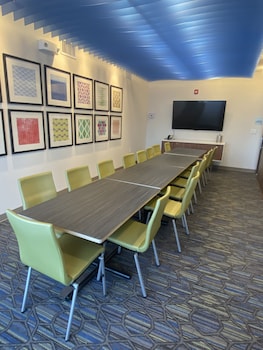 holiday inn express and suites junction an ihg hotel