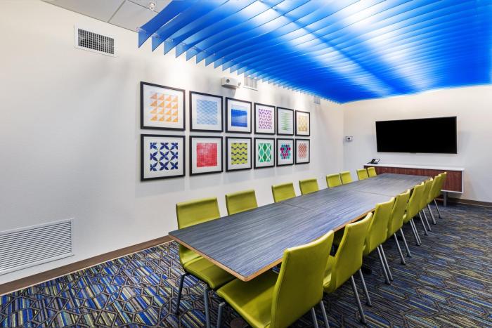 holiday inn express and suites junction an ihg hotel