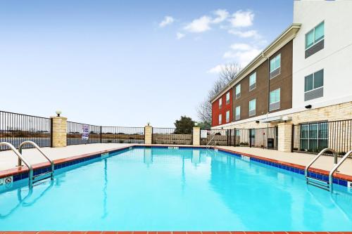 holiday inn express and suites junction an ihg hotel