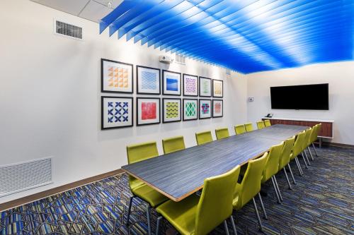 holiday inn express and suites junction an ihg hotel