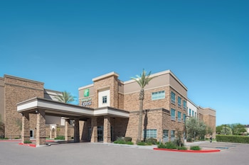 hol inn exp and suites phoenix east gilbert