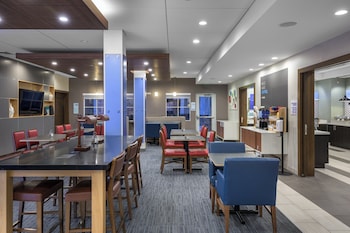hol inn exp and suites phoenix east gilbert
