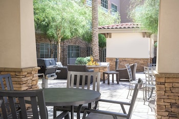 hol inn exp and suites phoenix east gilbert