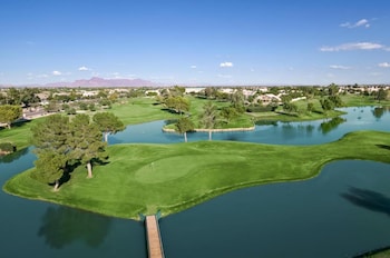hol inn exp and suites phoenix east gilbert