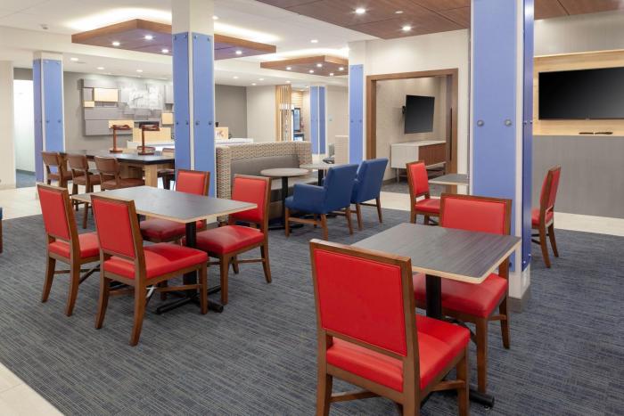hol inn exp and suites phoenix east gilbert