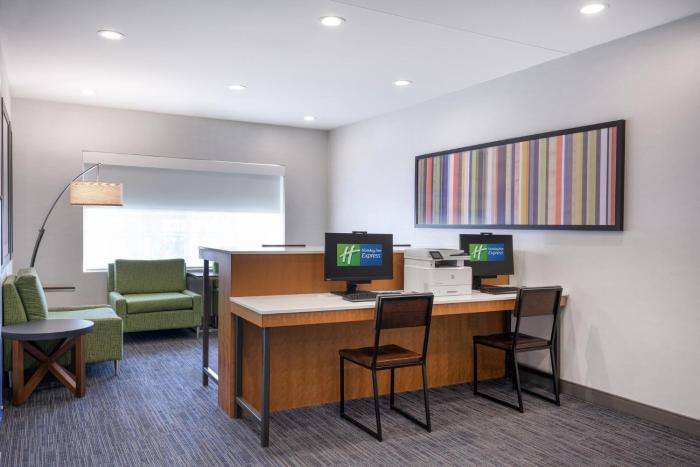 hol inn exp and suites phoenix east gilbert