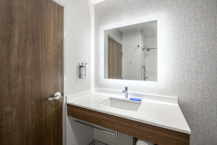 hol inn exp and suites phoenix east gilbert