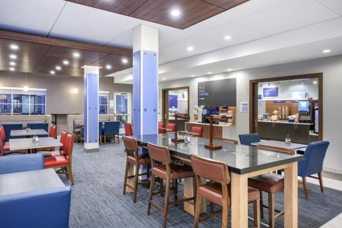 hol inn exp and suites phoenix east gilbert