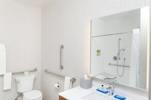 hol inn exp and suites phoenix east gilbert