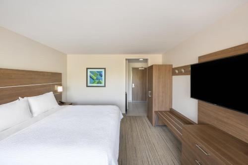 hol inn exp and suites phoenix east gilbert