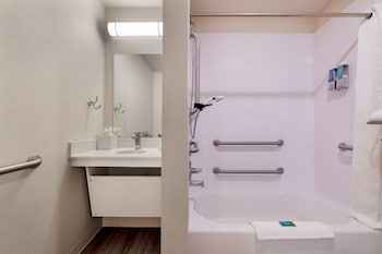 soka suites dallas las colinas