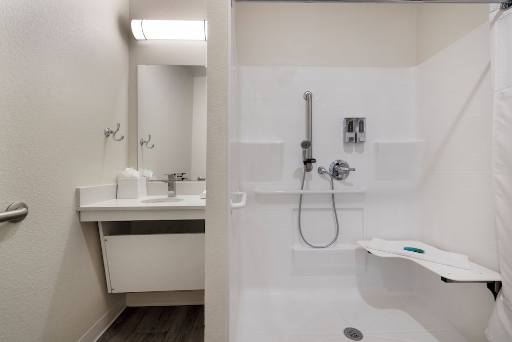 soka suites dallas las colinas