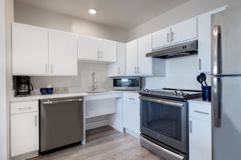 soka suites dallas las colinas