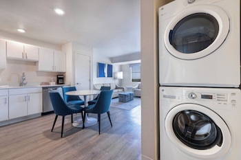 soka suites dallas las colinas