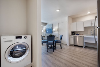 soka suites dallas las colinas