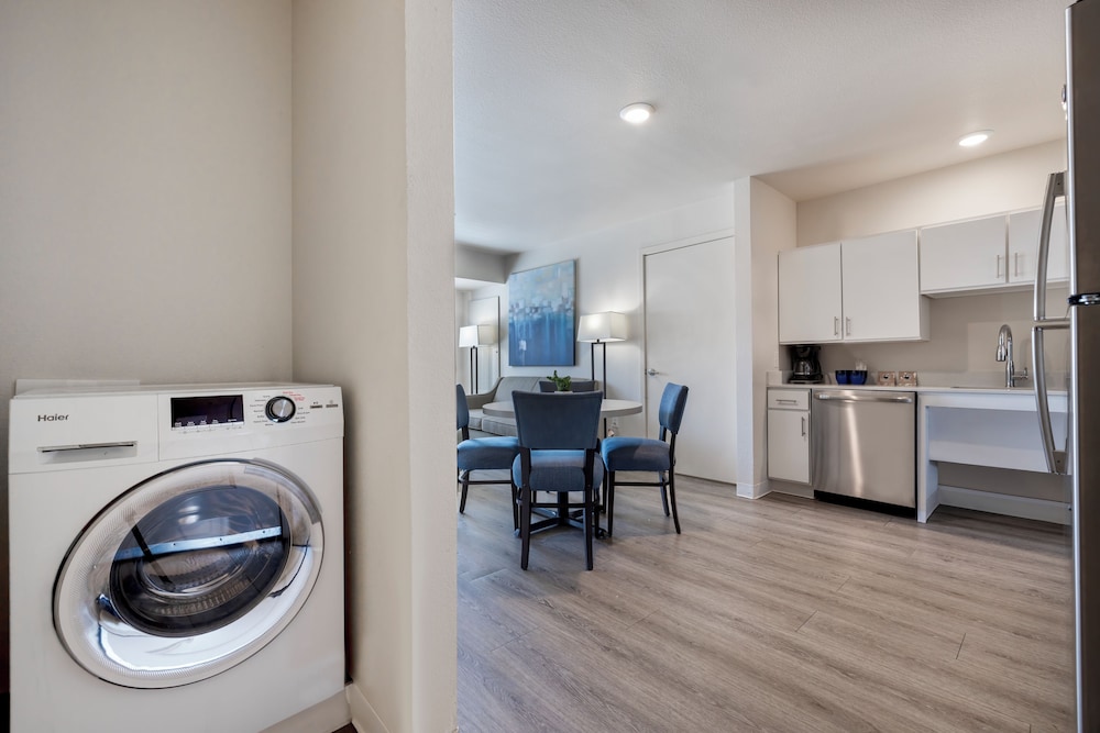 soka suites dallas las colinas