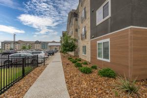 soka suites dallas las colinas