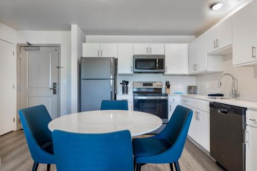 soka suites dallas las colinas