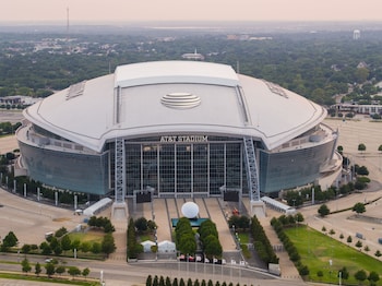 soka suites dallas las colinas