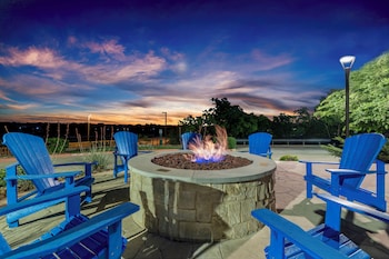 soka suites dallas las colinas