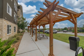 soka suites dallas las colinas