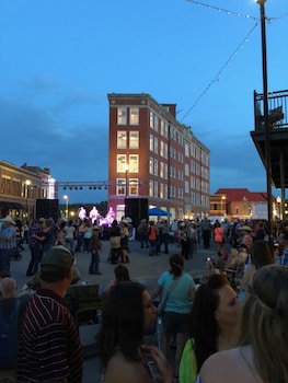 frontier hotel pawhuska