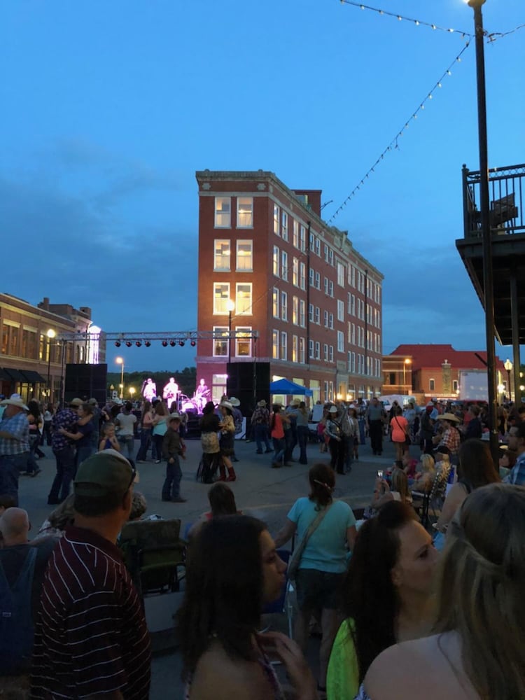 frontier hotel pawhuska