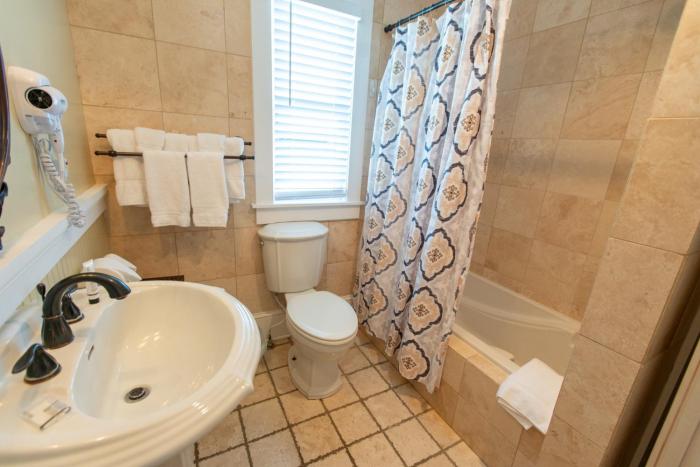 howards creek inn