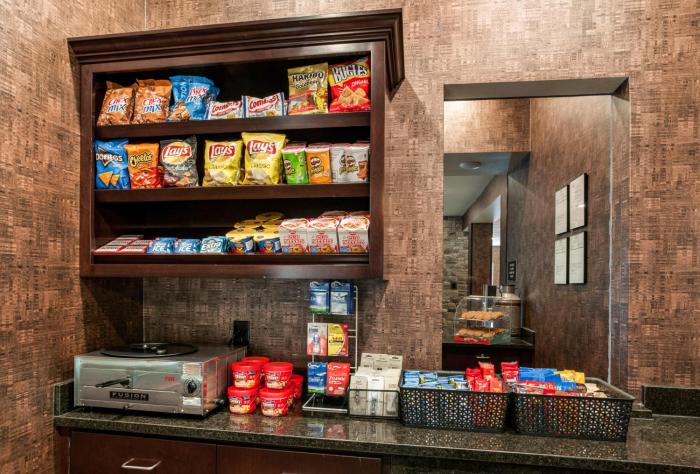 cobblestone hotel and suites appleton international airport