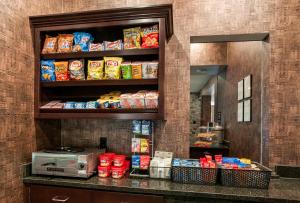 cobblestone hotel and suites appleton international airport