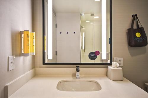 tru by hilton louisville airport