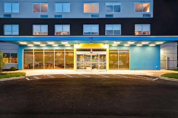 tru by hilton louisville airport