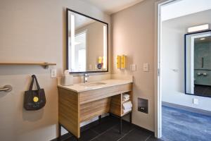 tru by hilton louisville airport