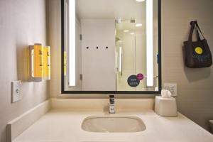 tru by hilton louisville airport