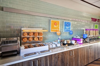 tru by hilton louisville airport