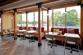 tru by hilton louisville airport