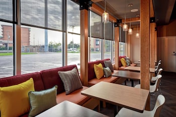 tru by hilton louisville airport