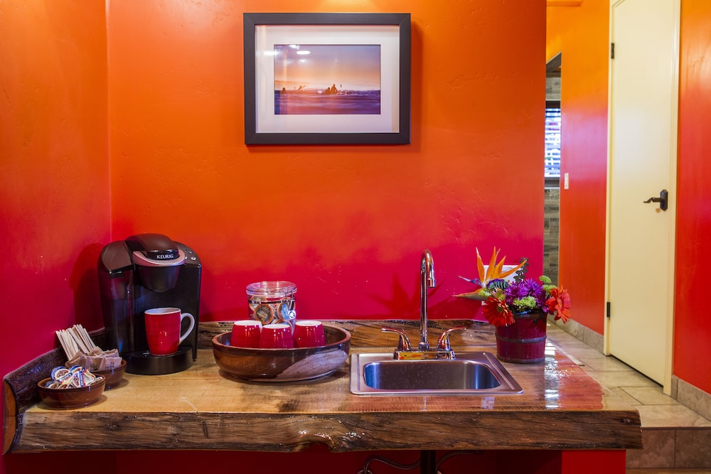 nomads hotel near san clemente pier