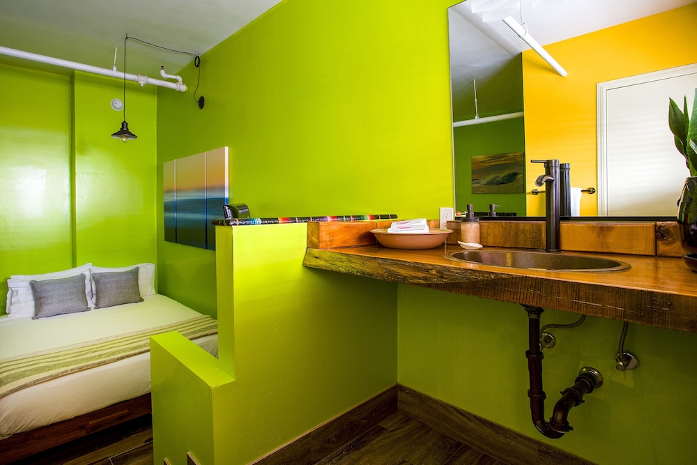 nomads hotel near san clemente pier