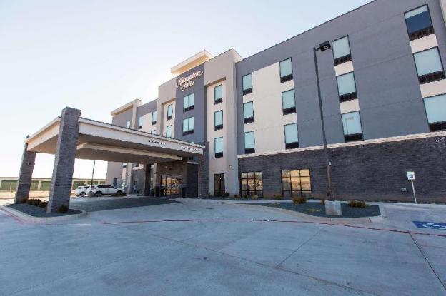 hampton inn mustang