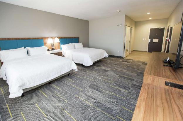 hampton inn mustang