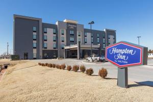 hampton inn mustang