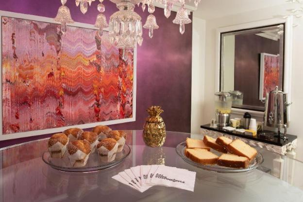 staypineapple an artful hotel midtown