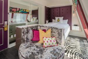 staypineapple an artful hotel midtown