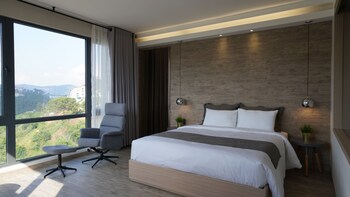 the luxe hotel da lat