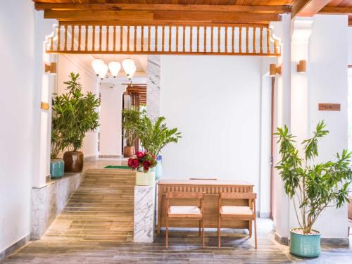 vinh hung old town hotel